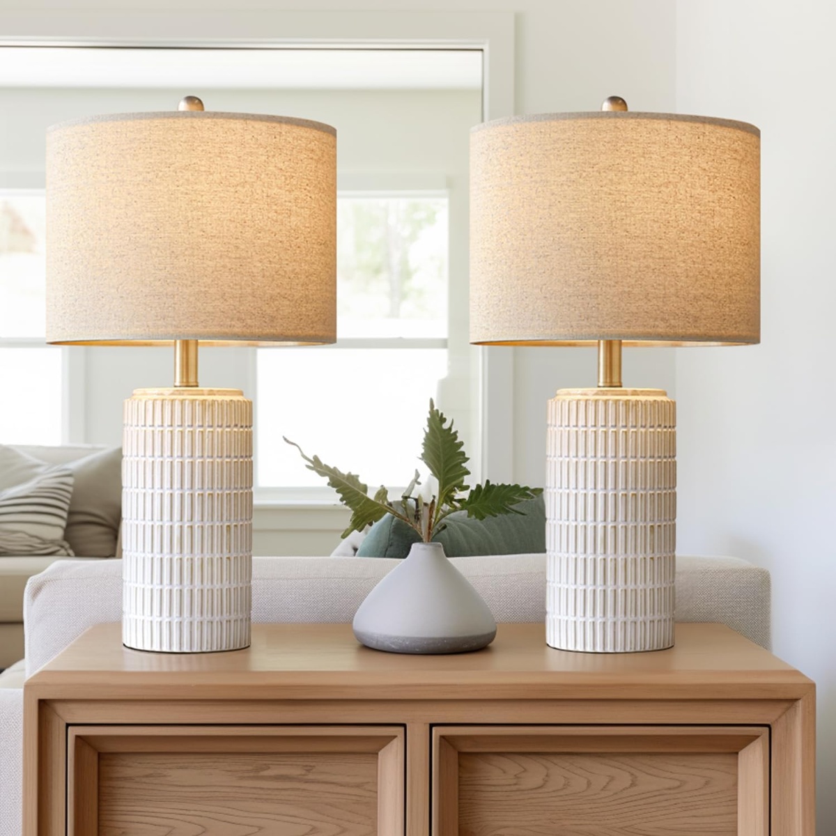 PoKat Ceramic Table Lamp for Living Room Bedroom Farmhouse Nightstand Lamp with Linen Fabric Shade and Rotary Switch, Rustic Bedside Lamp (White)